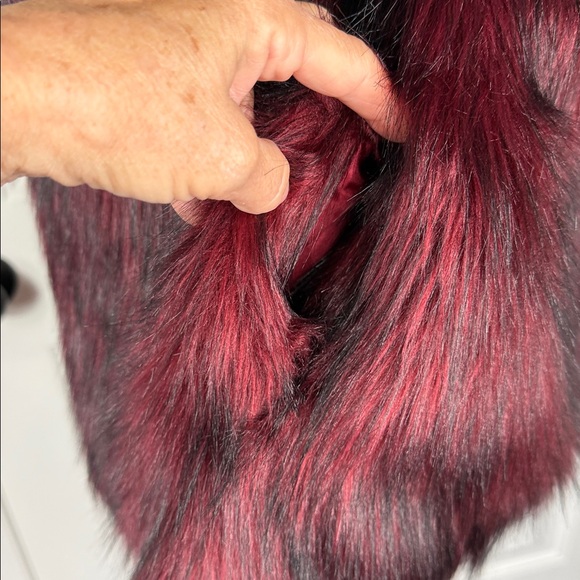 BCBGeneration Faux Fur Vest Sz Medium - Picture 4 of 12